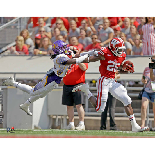 Melvin Gordon Wisconsin Badgers Unsigned Stiff-Arm Photograph