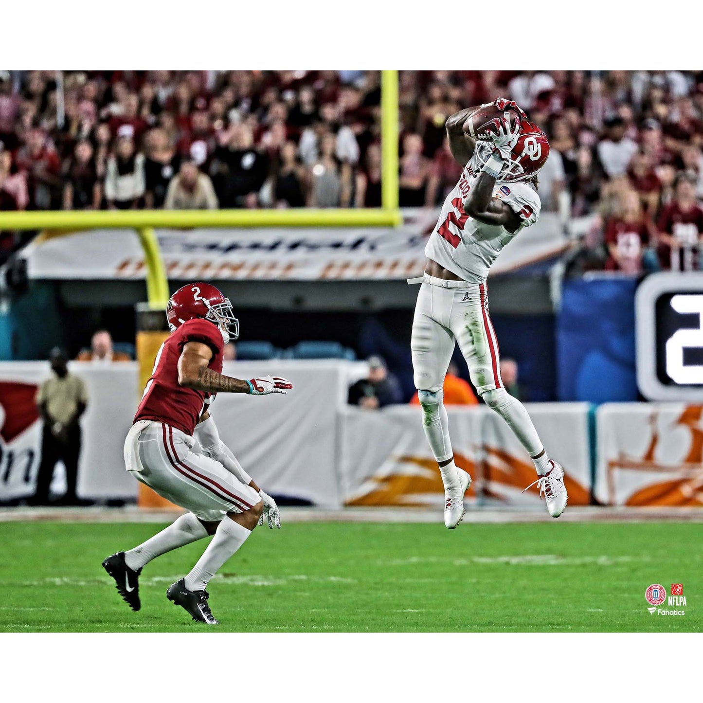 CeeDee Lamb Oklahoma Sooners Unsigned Jump Catch Photograph