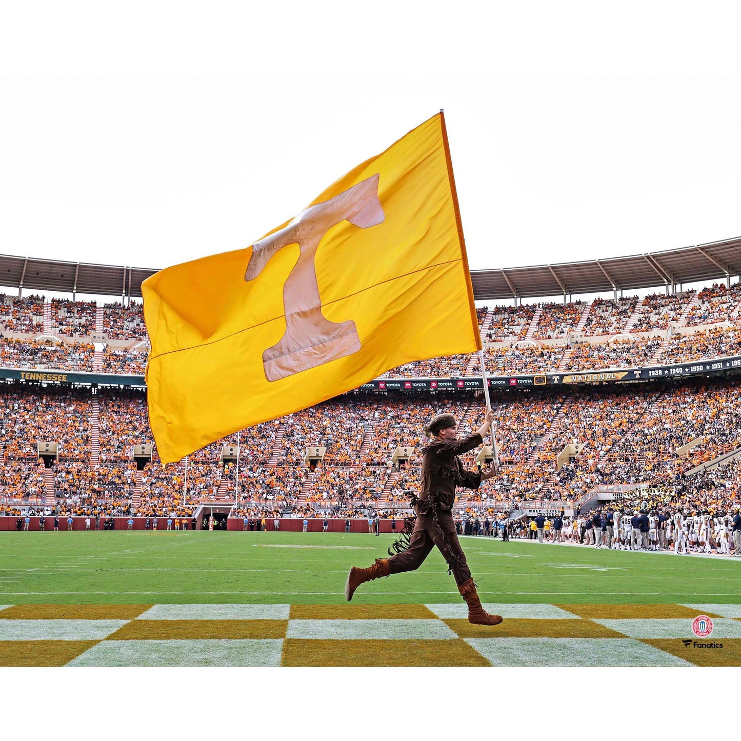 Tennessee Volunteers Unsigned Davy Crockett Waving Flag Photograph