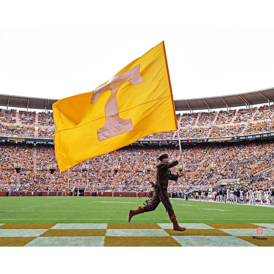Tennessee Volunteers Unsigned Davy Crockett Waving Flag Photograph