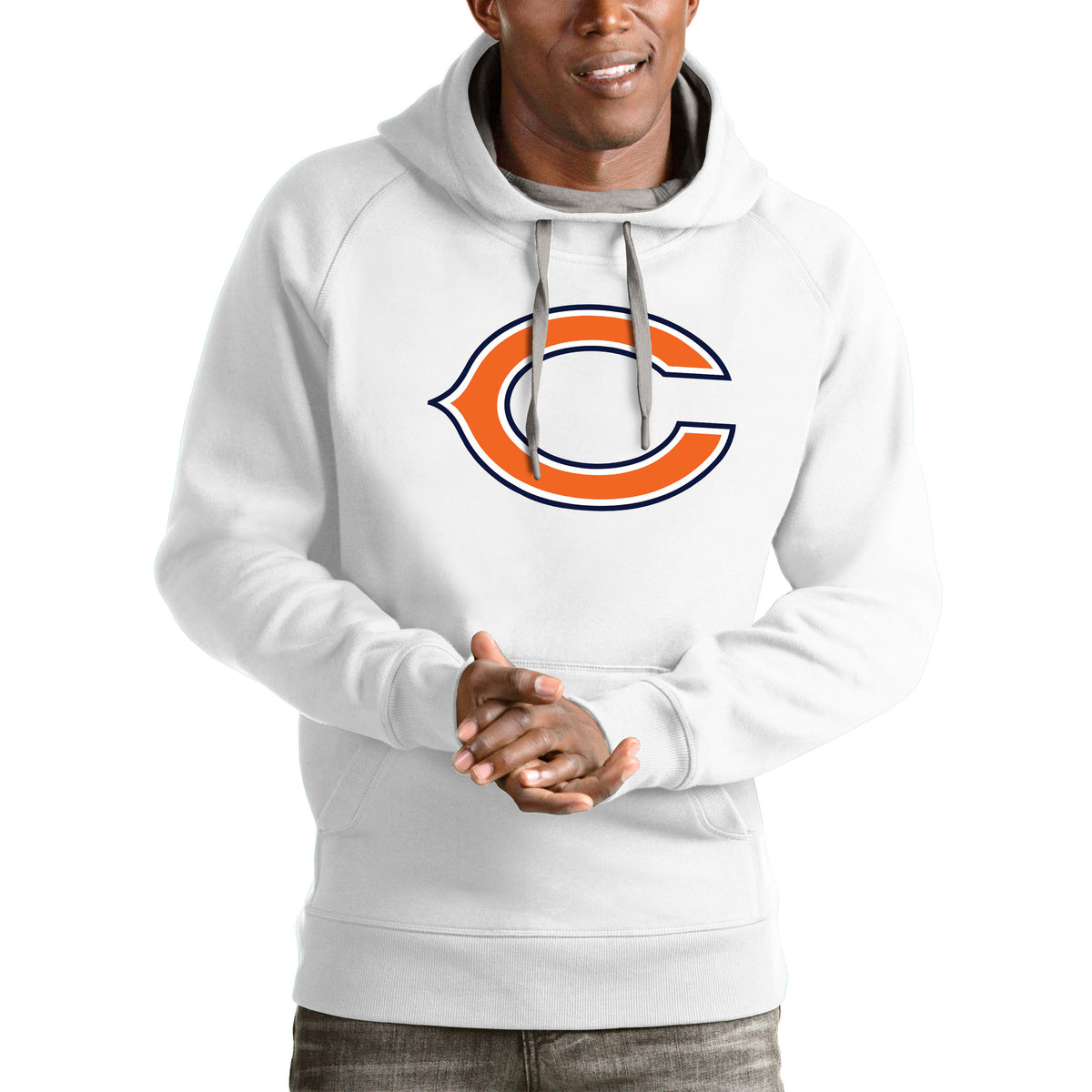 Men's Antigua White Chicago Bears Victory Pullover Hoodie