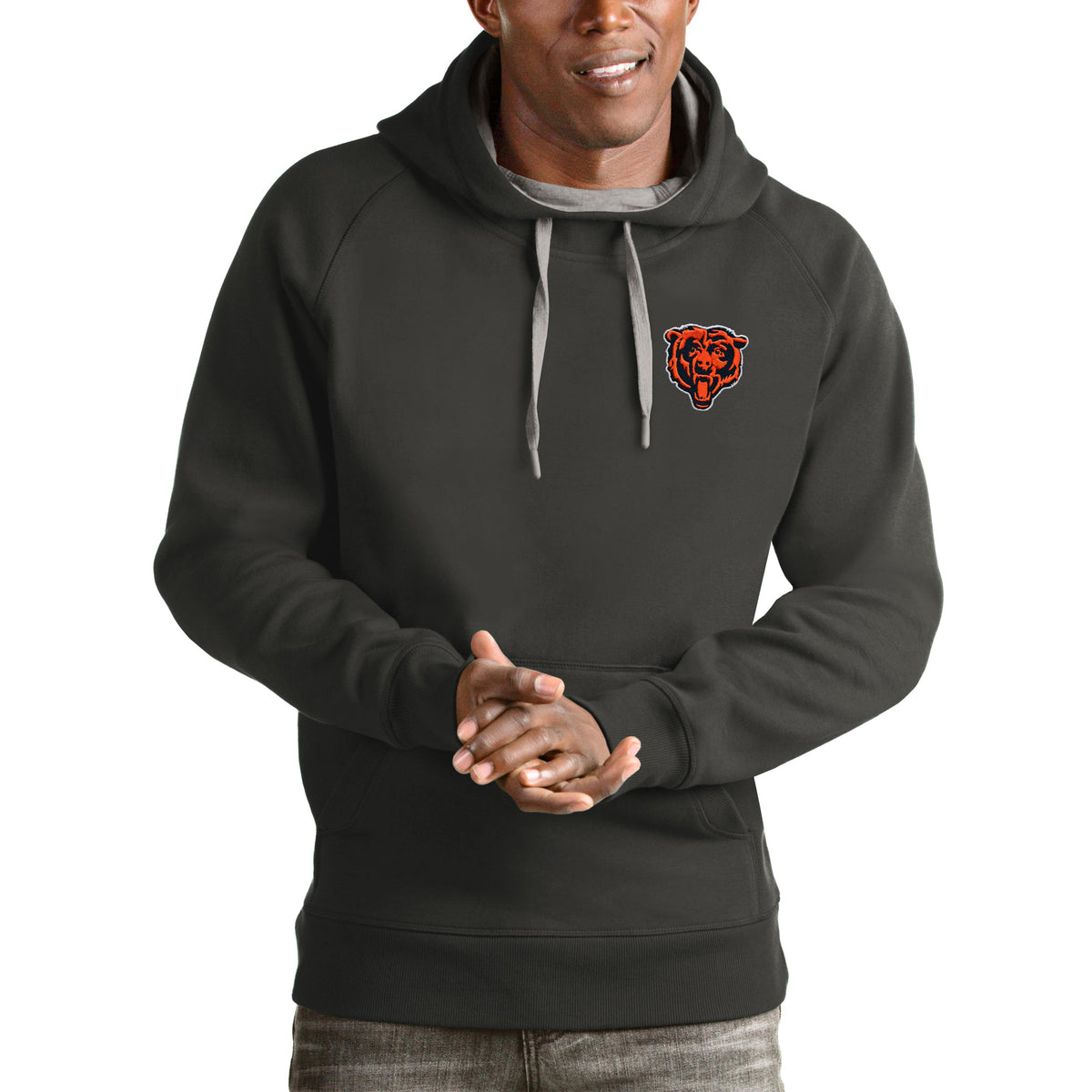 Men's Antigua Charcoal Chicago Bears Logo Victory Pullover Hoodie