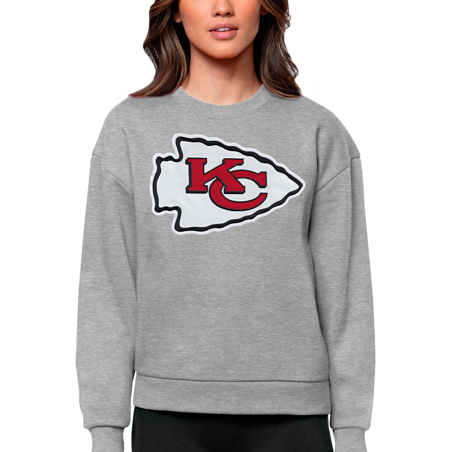 Women's Antigua Heathered Gray Kansas City Chiefs Victory Logo Pullover Sweatshirt