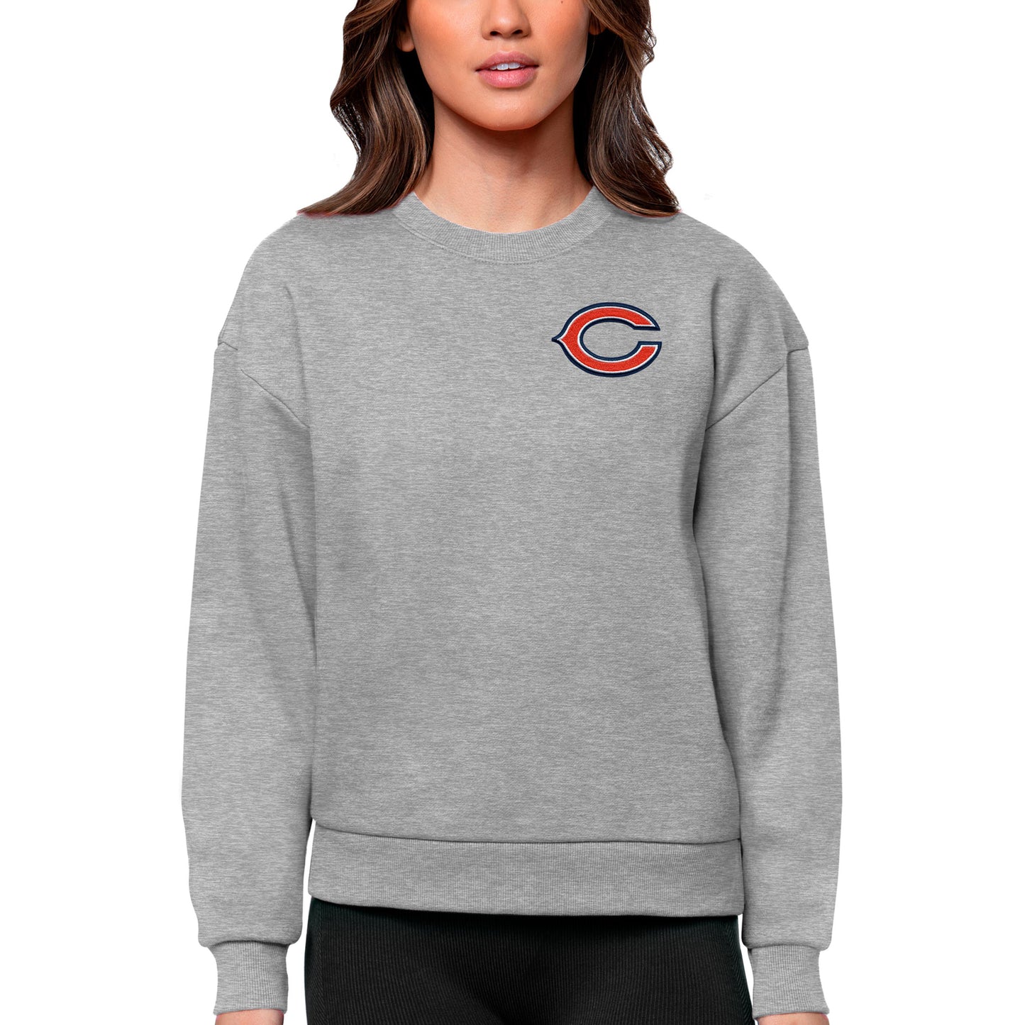 Women's Antigua Heathered Gray Chicago Bears Victory Crewneck Pullover Sweatshirt