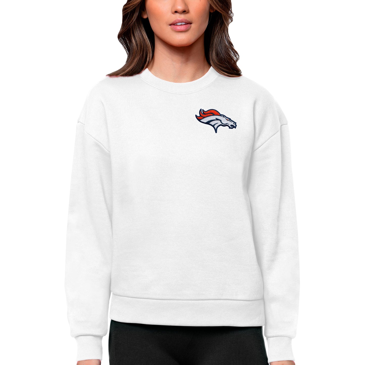 Women's Antigua White Denver Broncos Victory Crewneck Pullover Sweatshirt