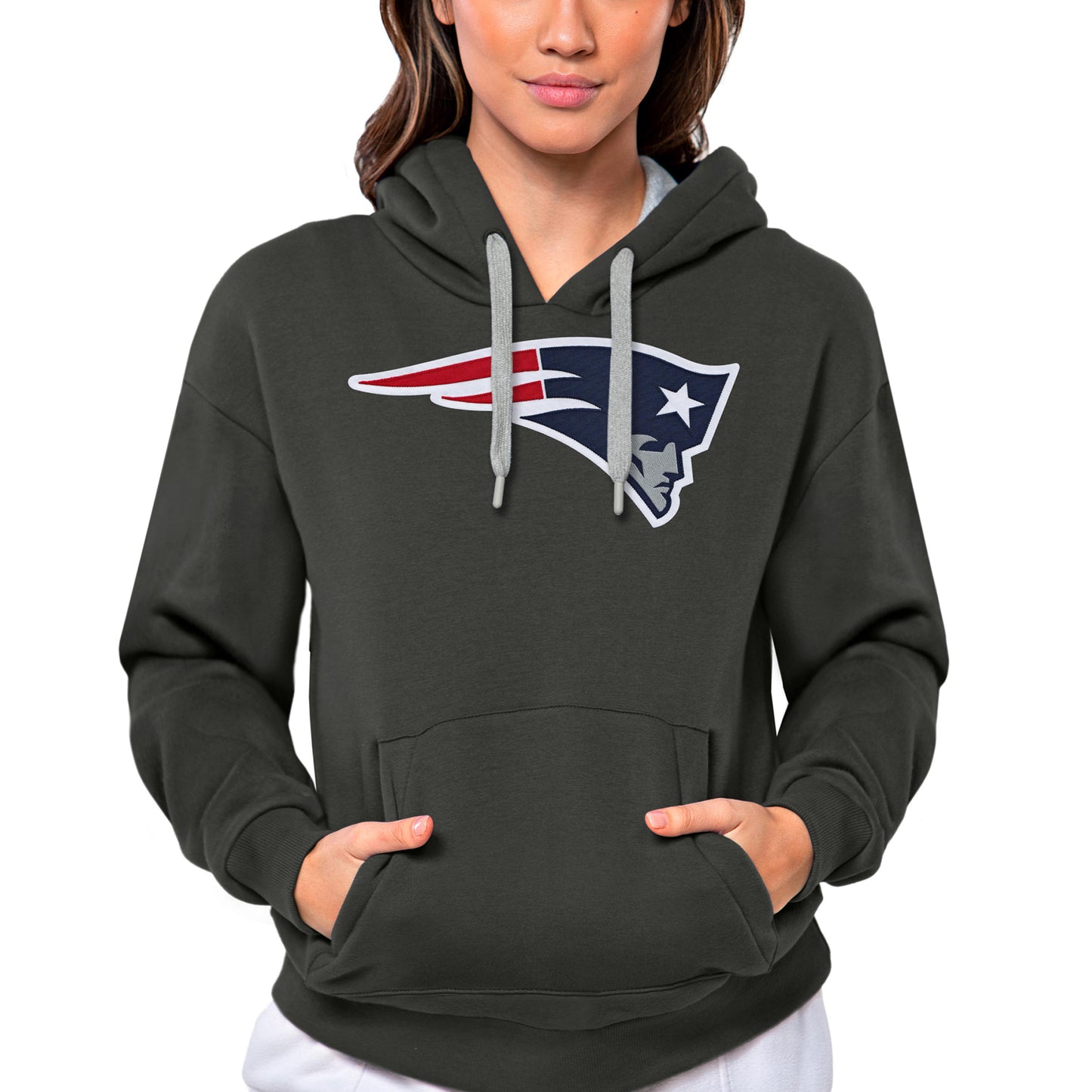 Women's Antigua Charcoal New England Patriots Victory Logo Pullover Hoodie