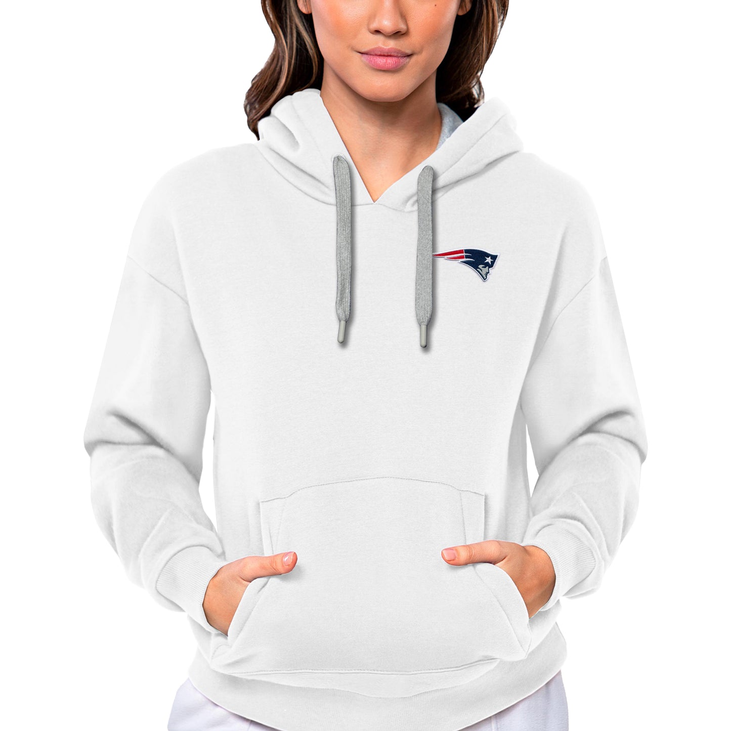 Women's Antigua White New England Patriots Victory Pullover Hoodie