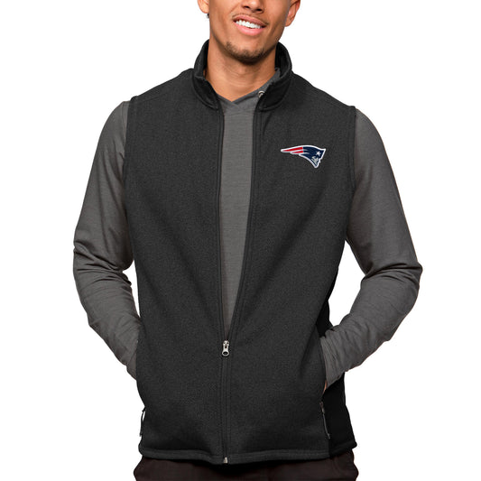 Men's Antigua Heathered Black New England Patriots Course Full-Zip Vest