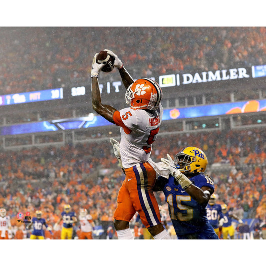 Tee Higgins Clemson Tigers Unsigned Makes a Touchdown Catch Photograph