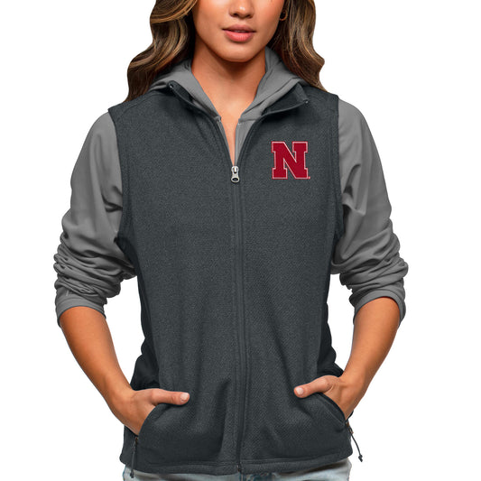 Women's Antigua Heather Charcoal Nebraska Huskers Course Full-Zip Vest