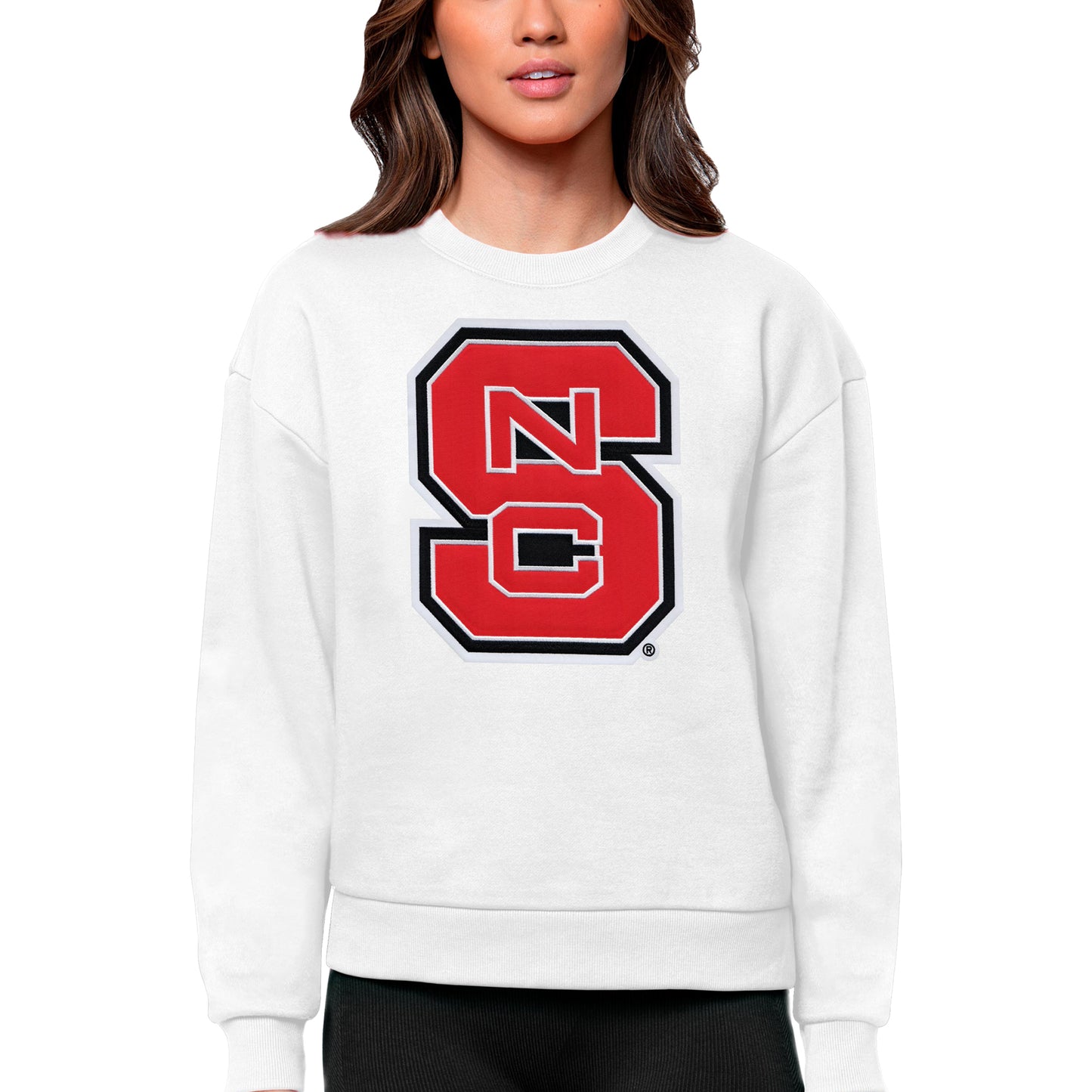 Women's Antigua White NC State Wolfpack Victory Crewneck Pullover Sweatshirt